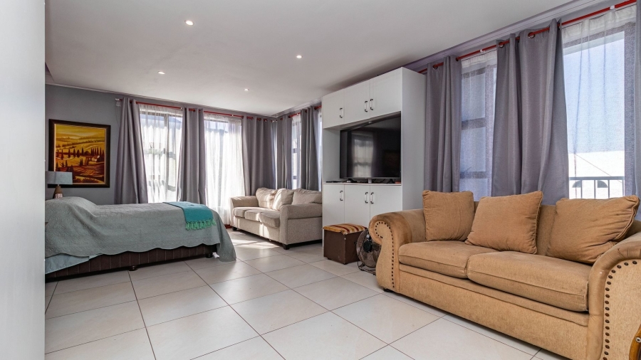 7 Bedroom Property for Sale in Kleinmond Western Cape